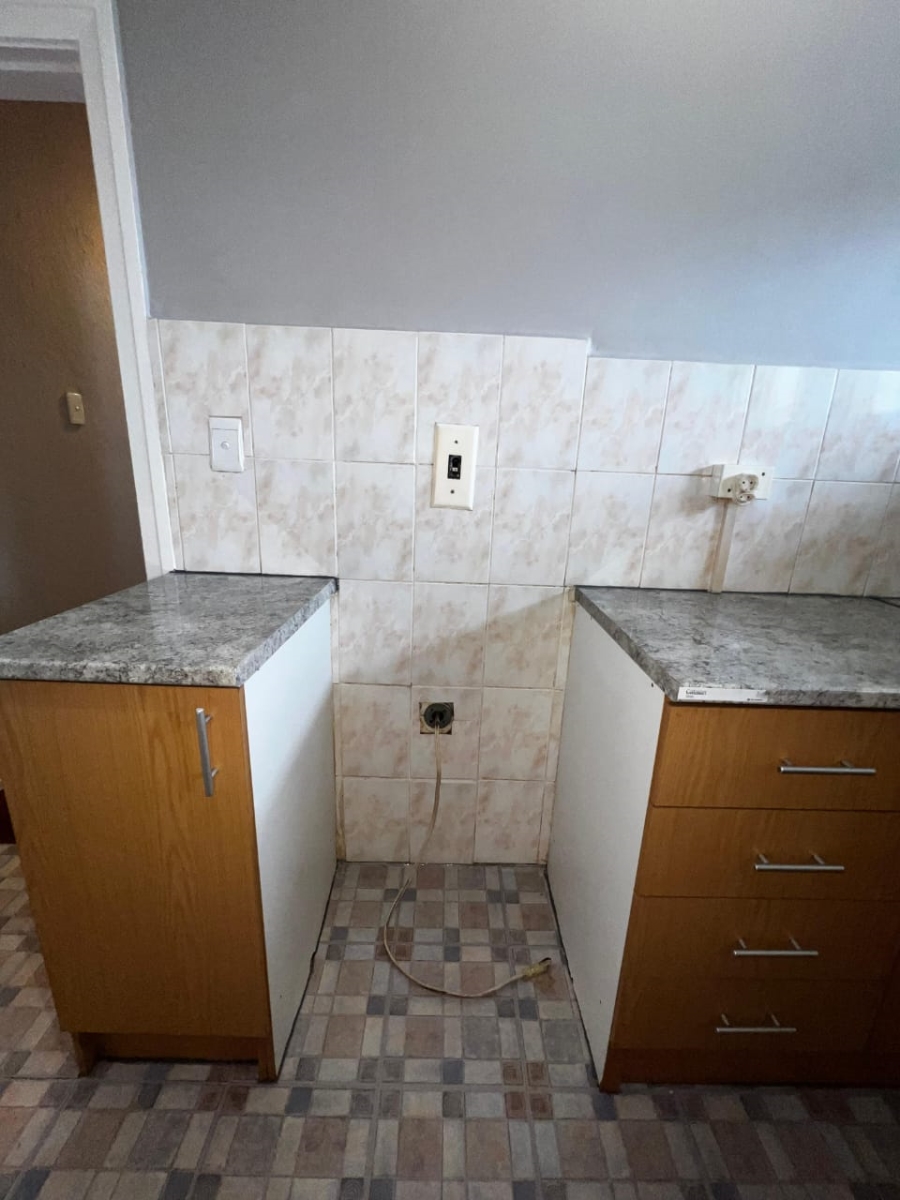 2 Bedroom Property for Sale in Goodwood Estate Western Cape